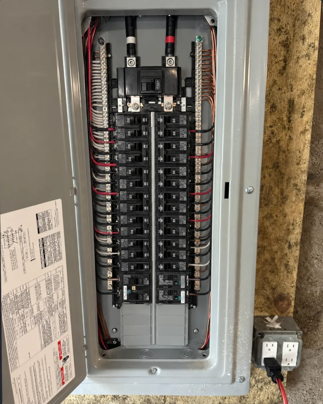 New labelled 200 amp electrical panel after replacement