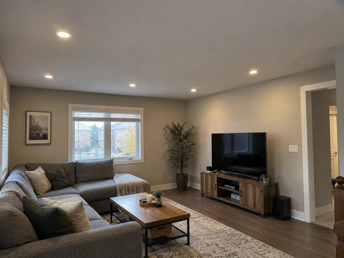 Modern living room ceiling with recessed pot lights